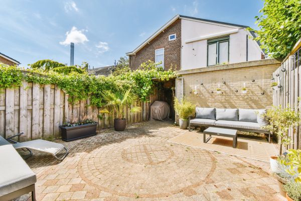 Courtyard Wall Repair in Hayward
